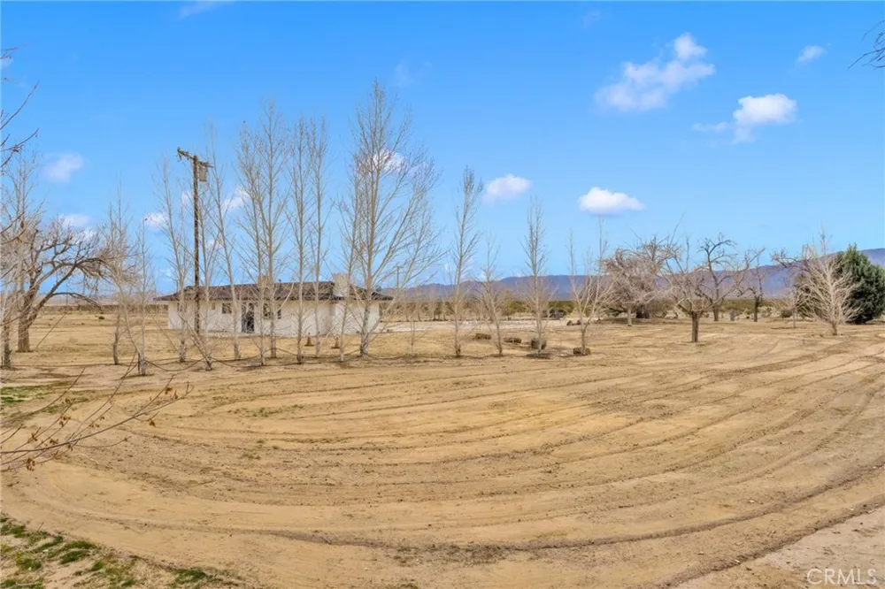 47424 Paddington Landers, CA 92285