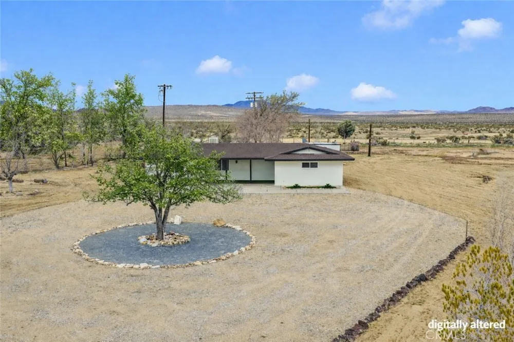 47424 Paddington Landers, CA 92285