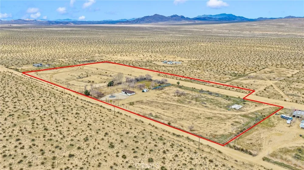 47424 Paddington Landers, CA 92285