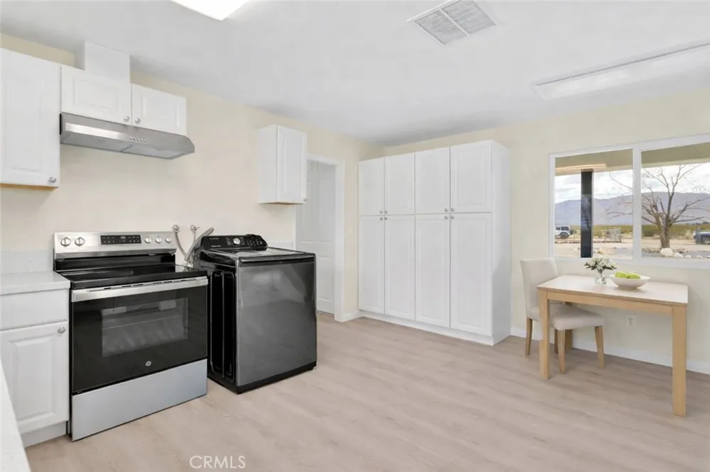 47424 Paddington Landers, CA 92285
