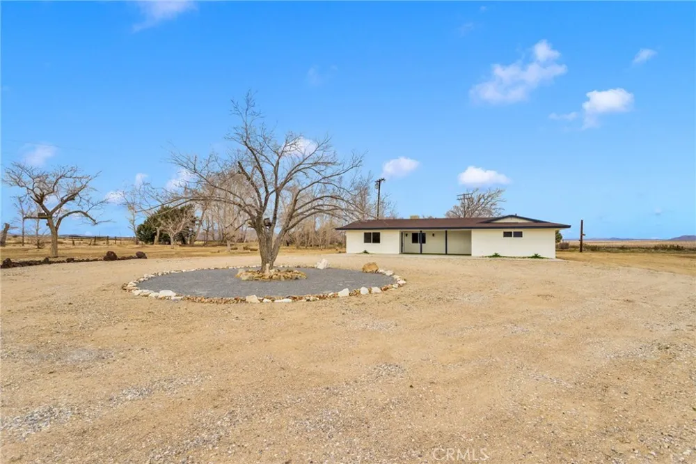 47424 Paddington Landers, CA 92285