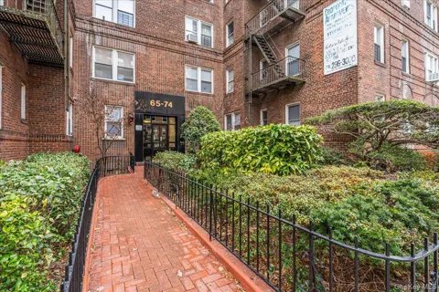 65-74 Saunders Street #6J