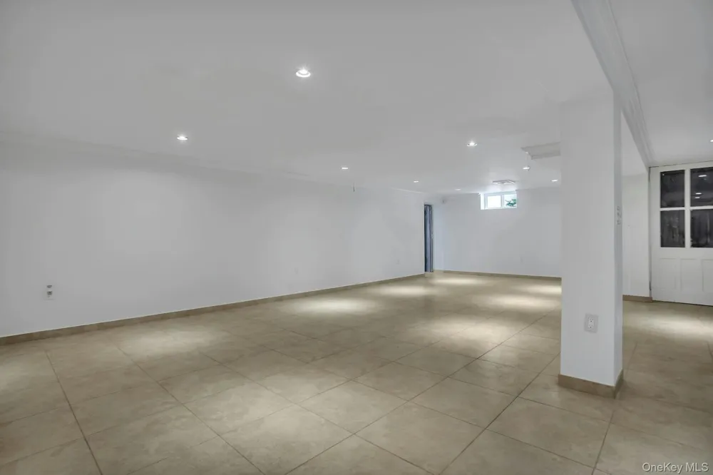 5 Boulevard Malba, NY 11357