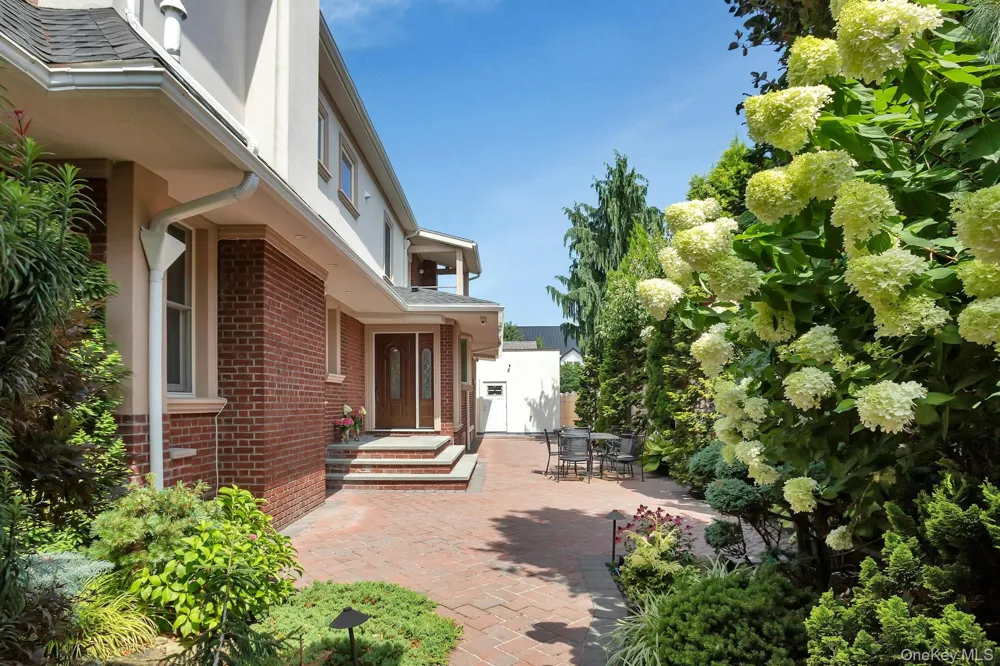 5 Boulevard Malba, NY 11357