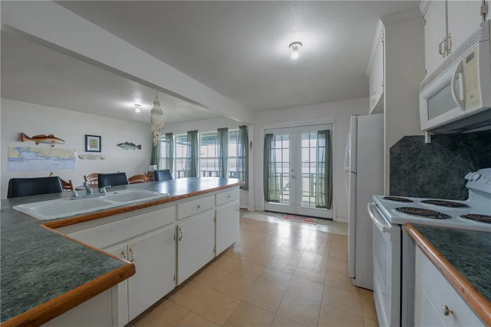 1725 CR 441d Brazoria, TX 77422