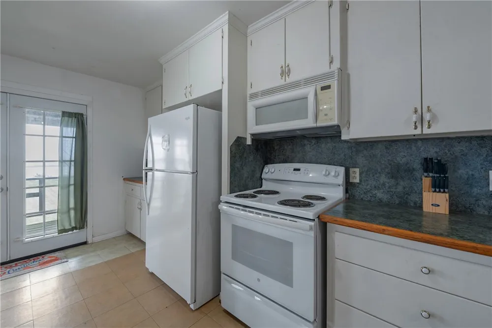 1725 CR 441d Brazoria, TX 77422