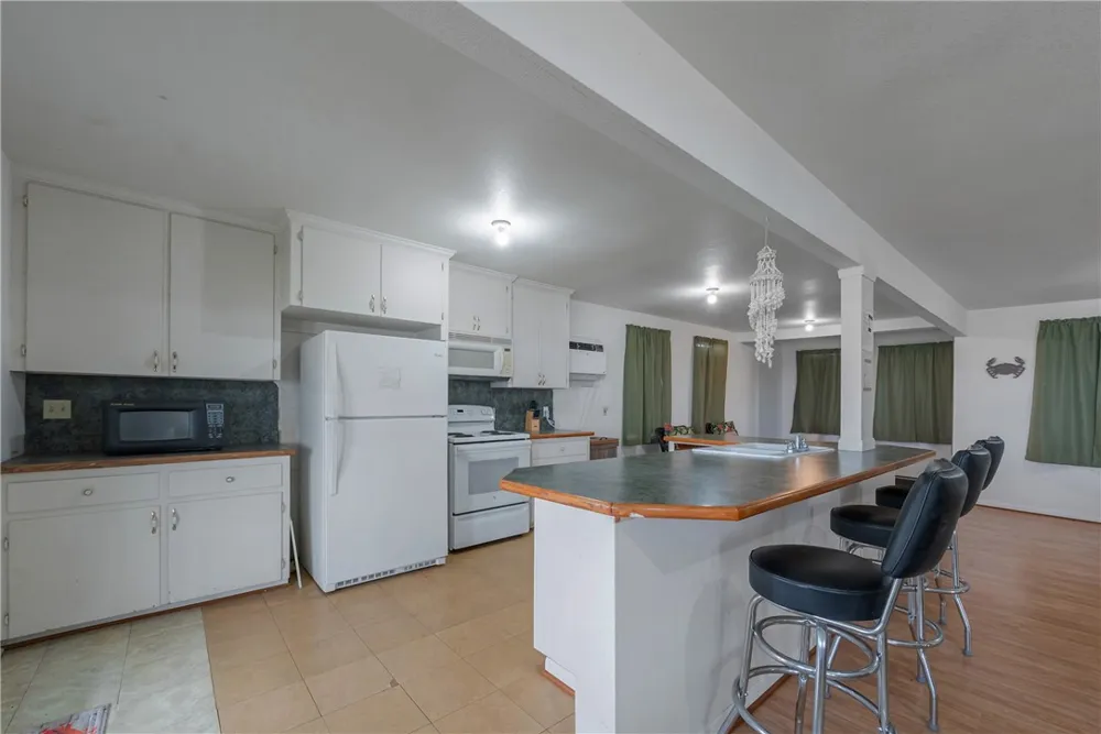 1725 CR 441d Brazoria, TX 77422