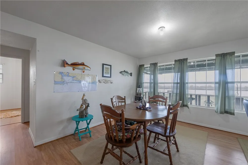 1725 CR 441d Brazoria, TX 77422