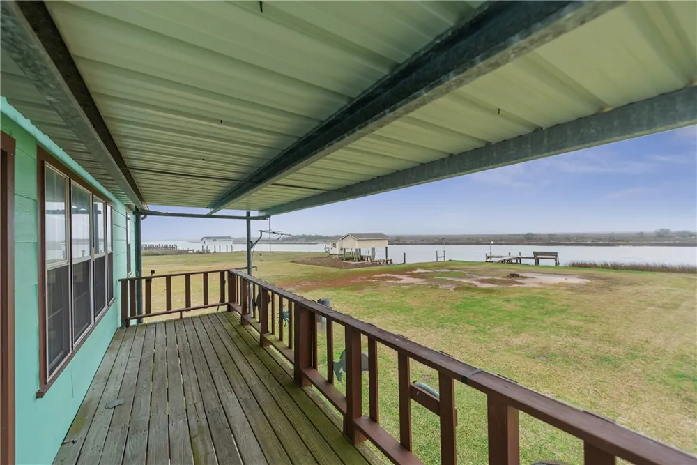 1725 CR 441d Brazoria, TX 77422