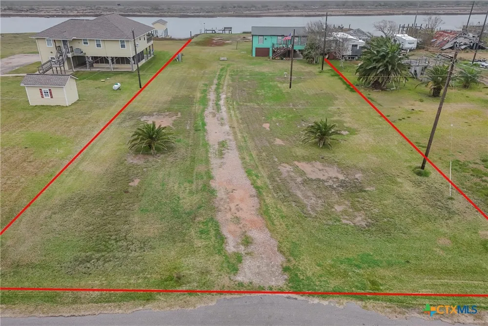 1725 CR 441d Brazoria, TX 77422