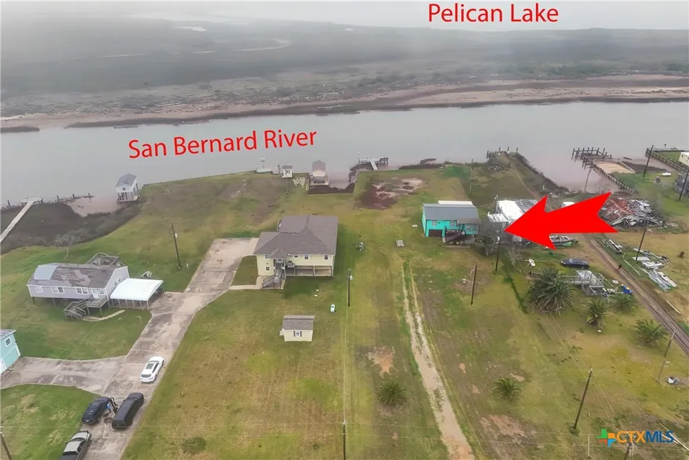 1725 CR 441d Brazoria, TX 77422