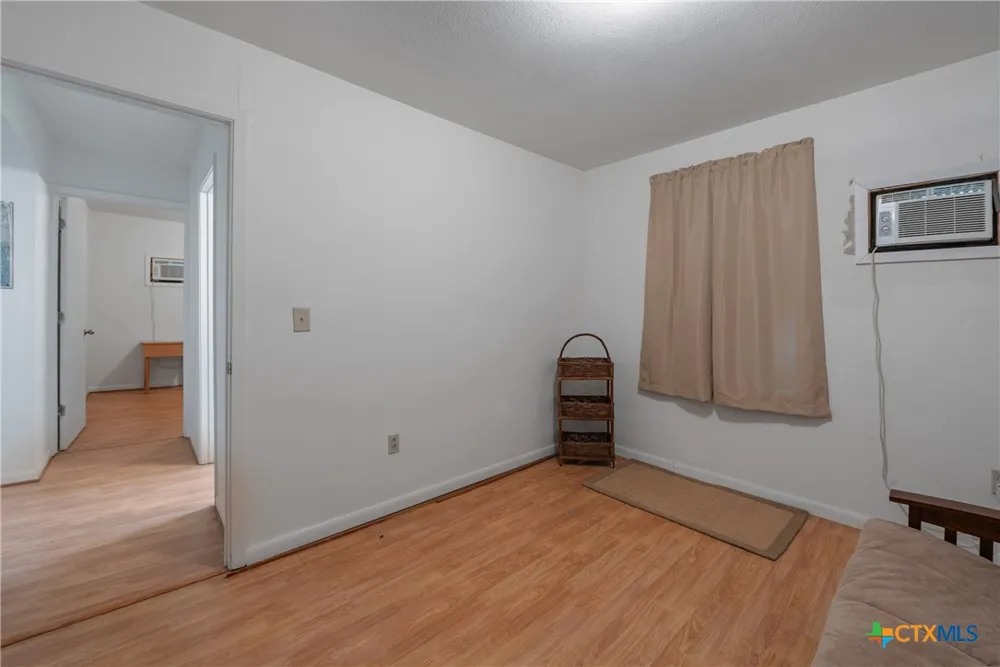 1725 CR 441d Brazoria, TX 77422