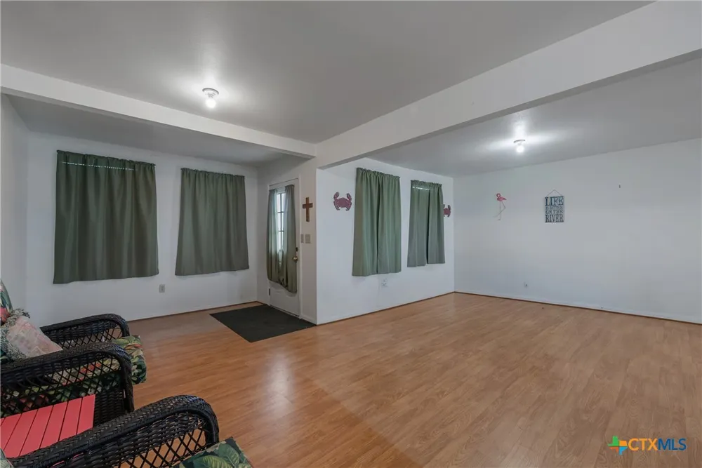 1725 CR 441d Brazoria, TX 77422