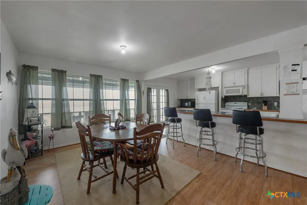 1725 CR 441d Brazoria, TX 77422