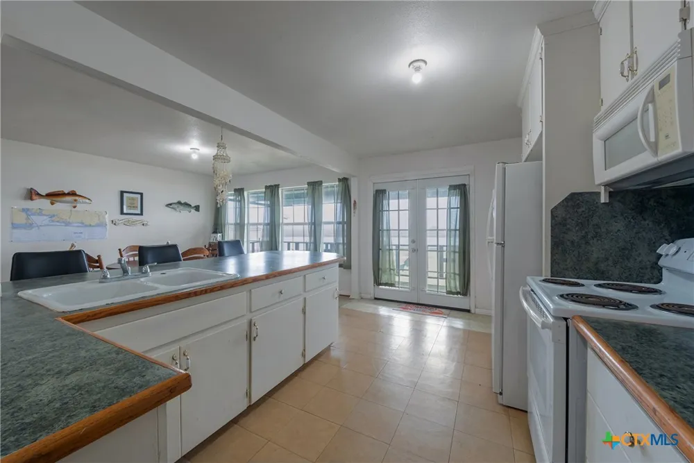 1725 CR 441d Brazoria, TX 77422