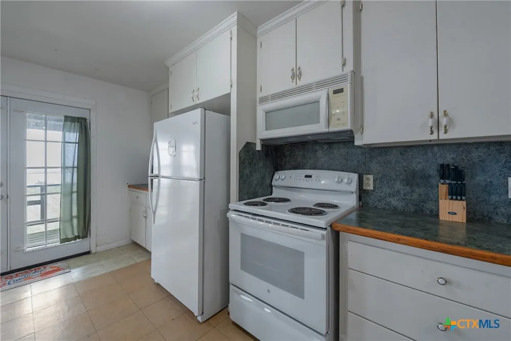 1725 CR 441d Brazoria, TX 77422