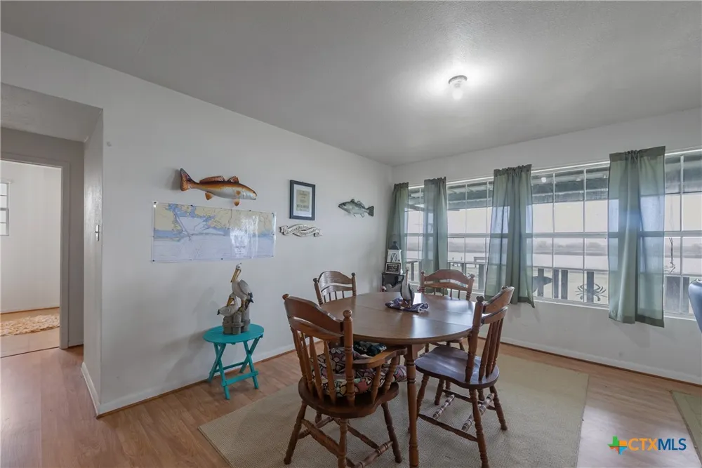 1725 CR 441d Brazoria, TX 77422
