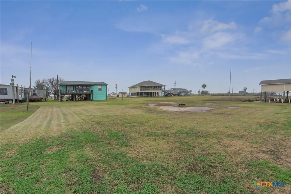 1725 CR 441d Brazoria, TX 77422