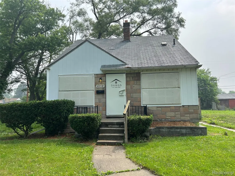 6718 Grandville Avenue