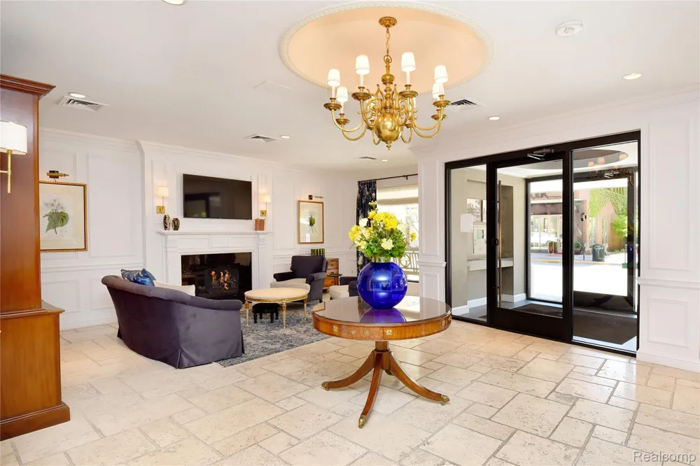 211 E Merrill Street #403