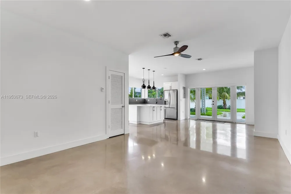 2247 NW 2nd St Miami, FL 33125