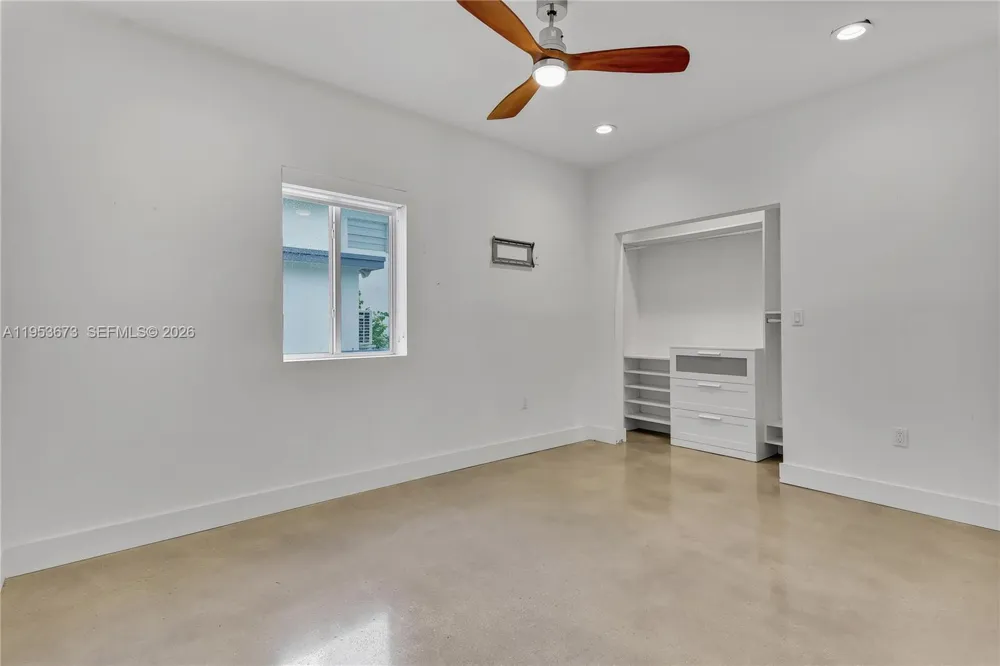 2247 NW 2nd St Miami, FL 33125
