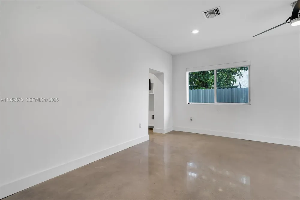 2247 NW 2nd St Miami, FL 33125