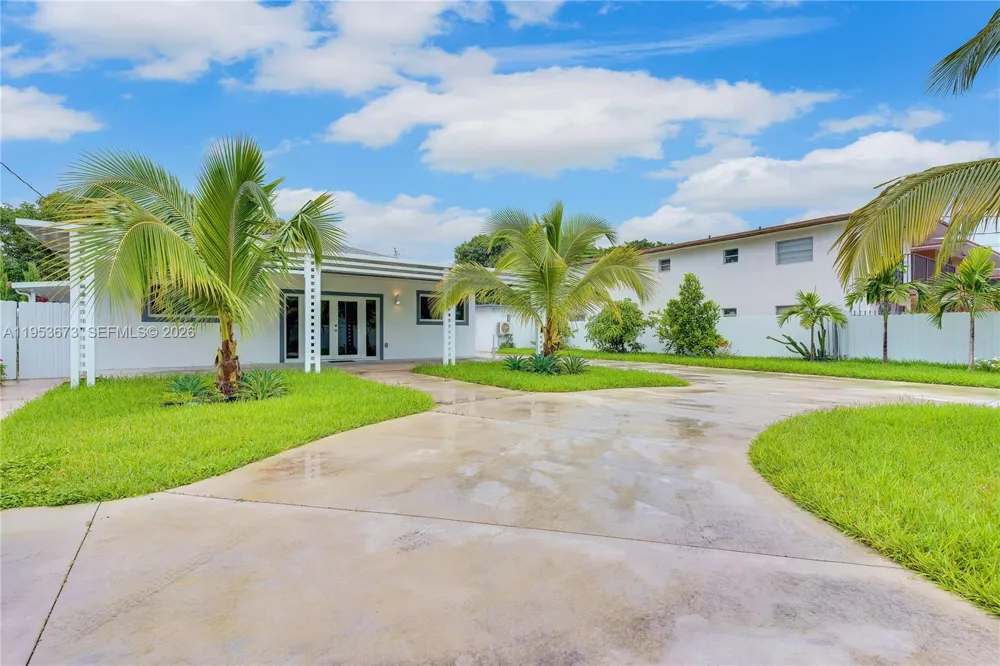 2247 NW 2nd St Miami, FL 33125