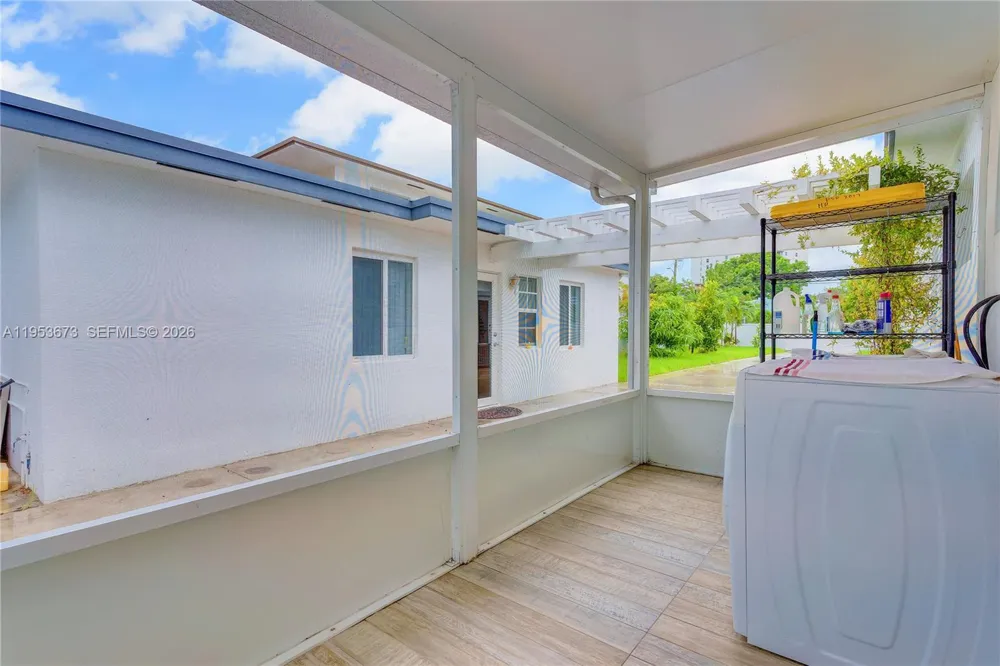 2247 NW 2nd St Miami, FL 33125