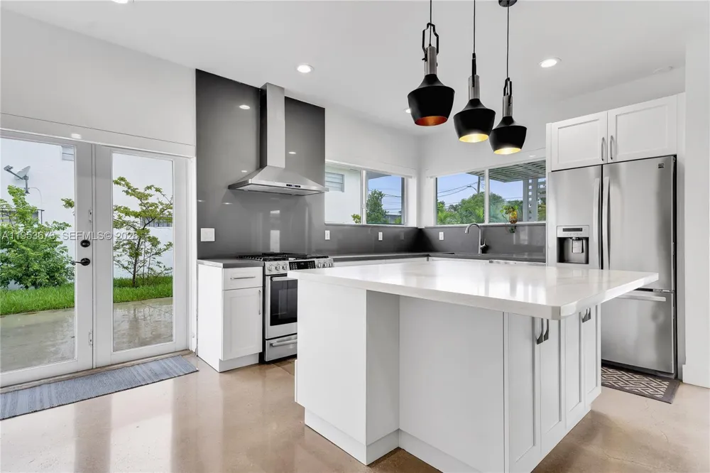 2247 NW 2nd St Miami, FL 33125