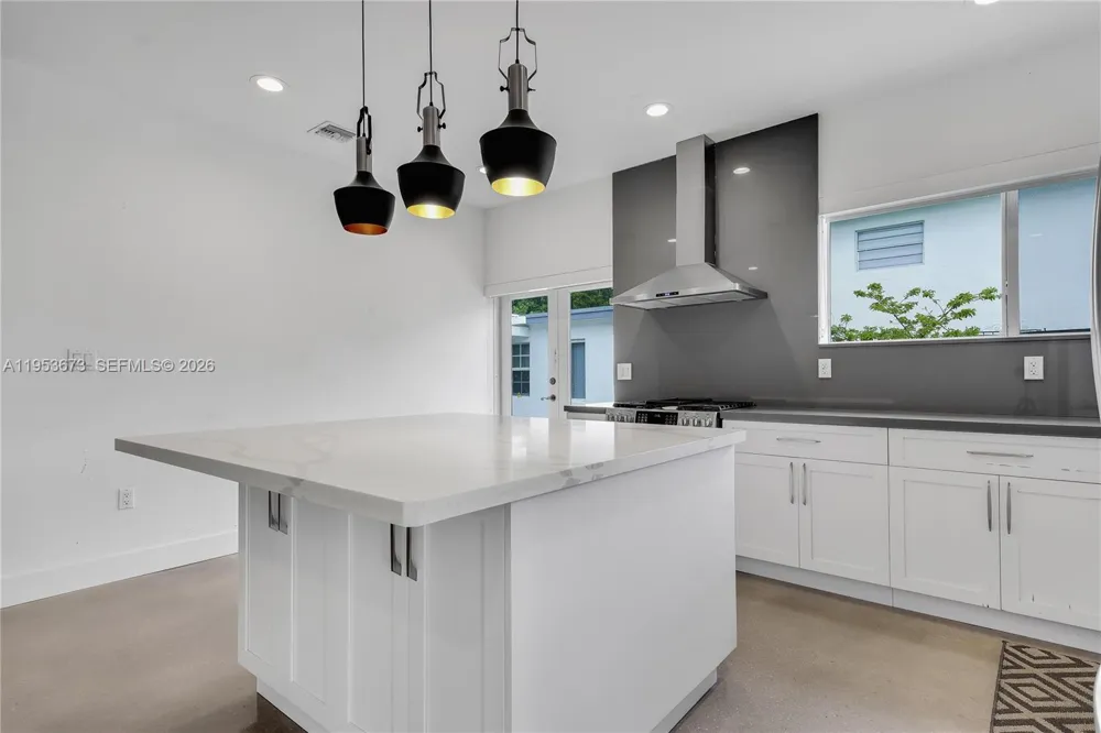 2247 NW 2nd St Miami, FL 33125