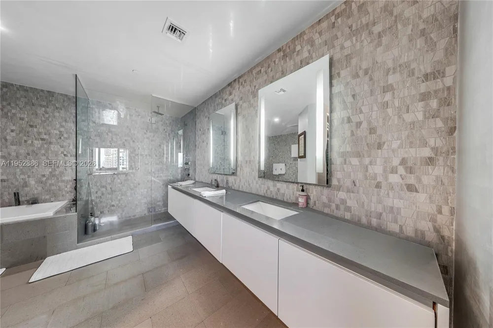 68 SE 6th St #3309 Miami, FL 33131
