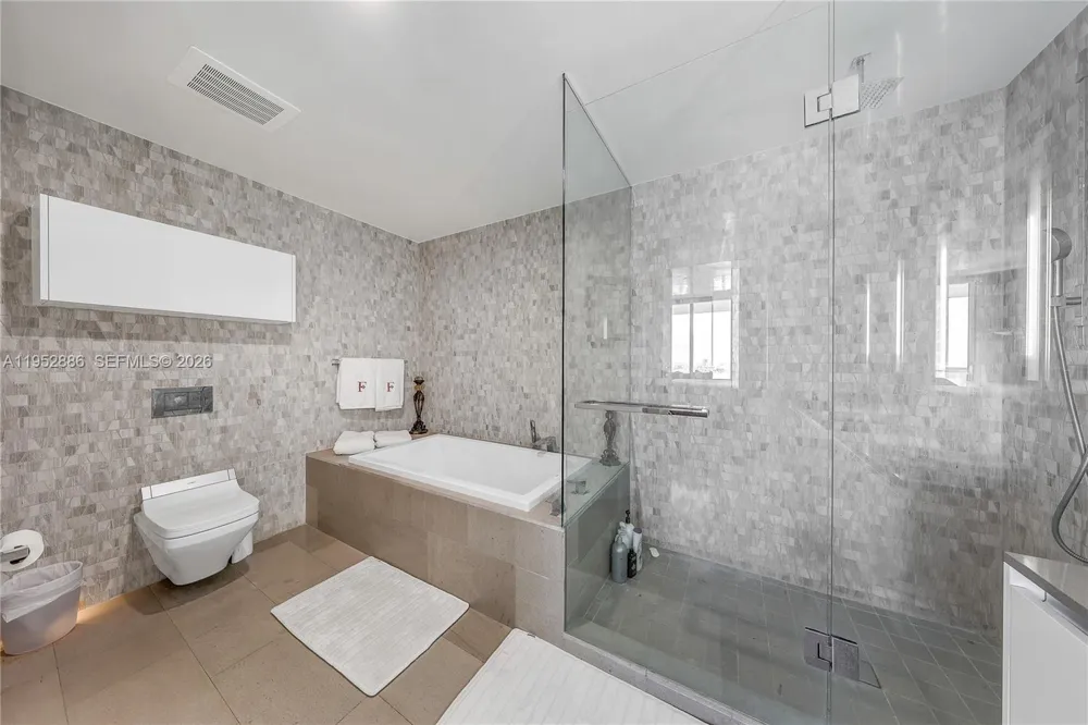 68 SE 6th St #3309 Miami, FL 33131