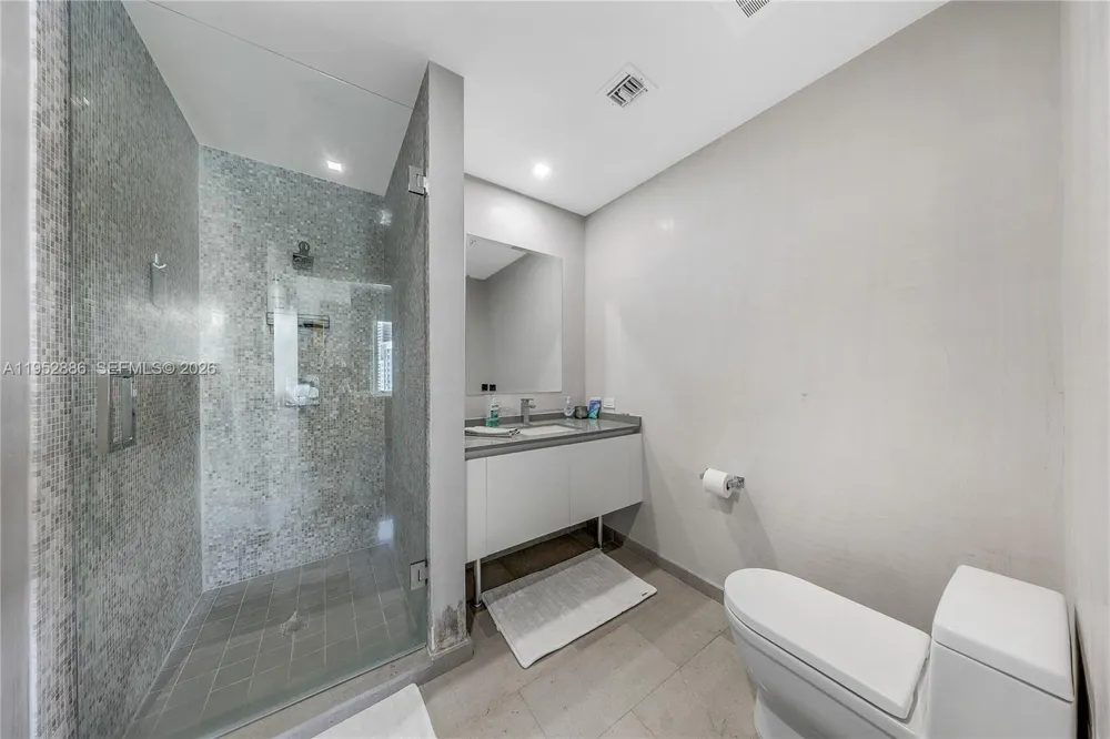 68 SE 6th St #3309 Miami, FL 33131