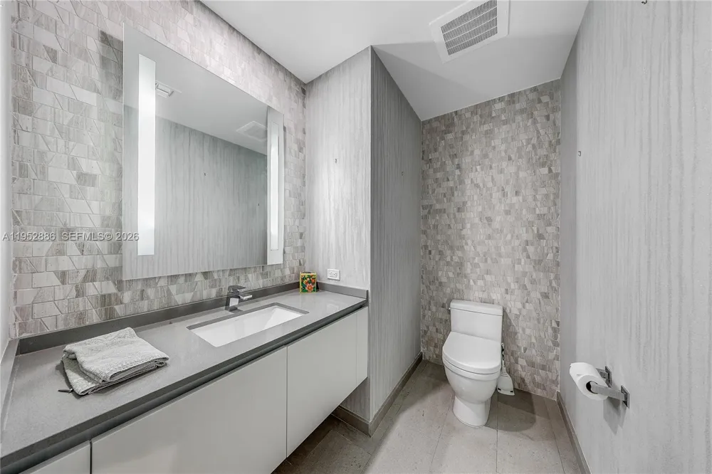 68 SE 6th St #3309 Miami, FL 33131