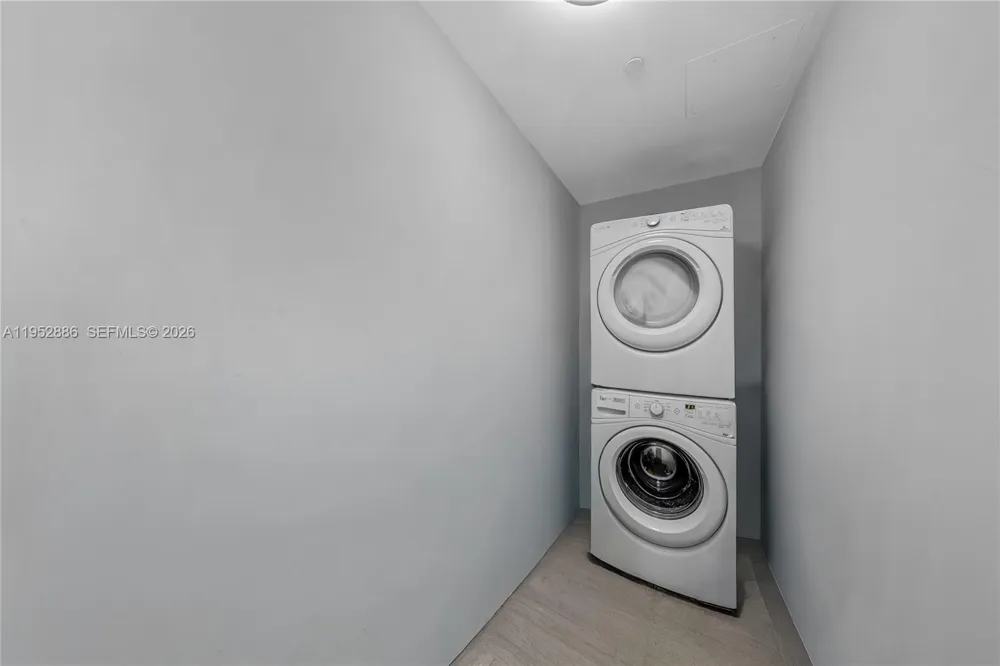 68 SE 6th St #3309 Miami, FL 33131