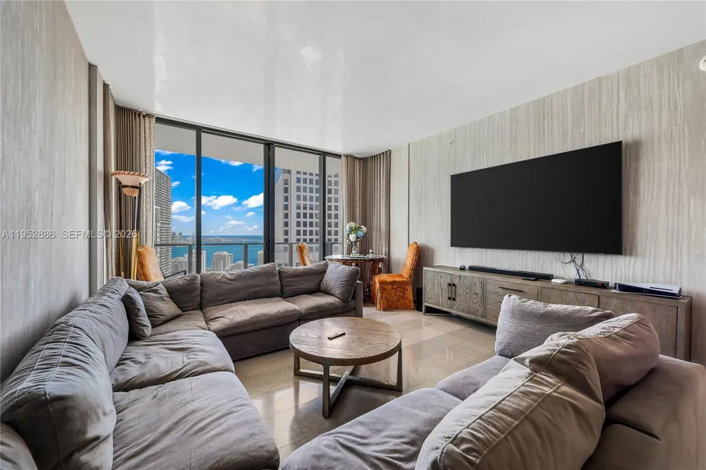 68 SE 6th St #3309 Miami, FL 33131