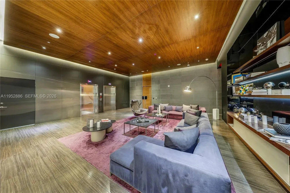 68 SE 6th St #3309 Miami, FL 33131