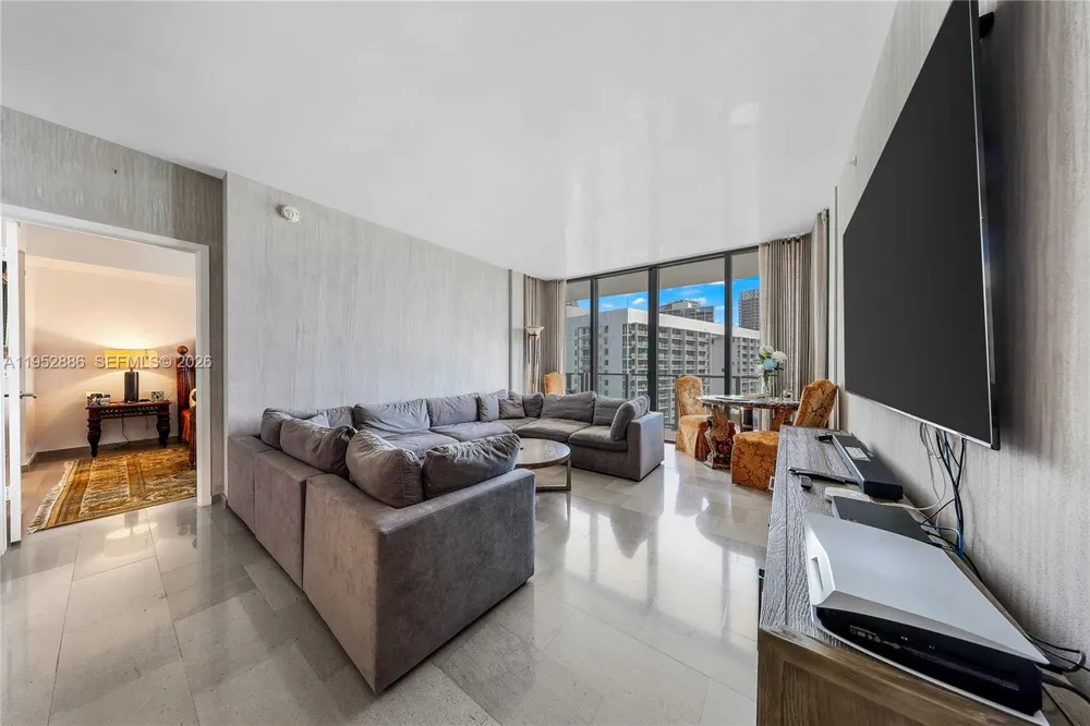 68 SE 6th St #3309 Miami, FL 33131