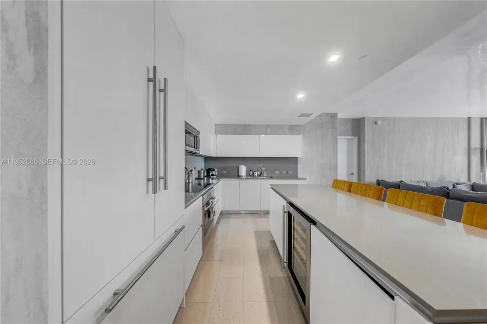 68 SE 6th St #3309 Miami, FL 33131