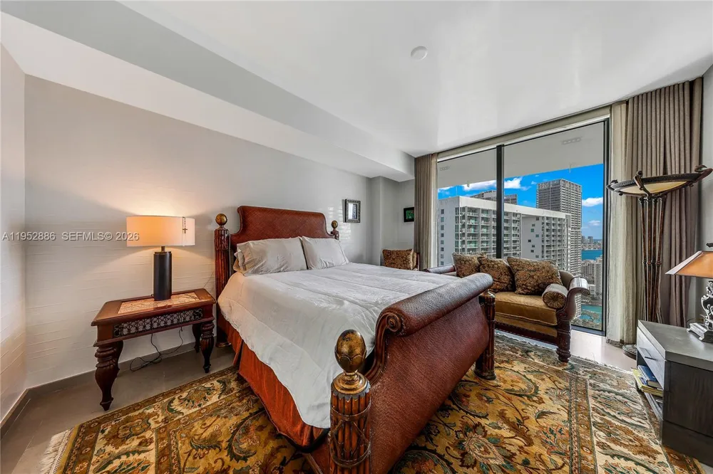 68 SE 6th St #3309 Miami, FL 33131