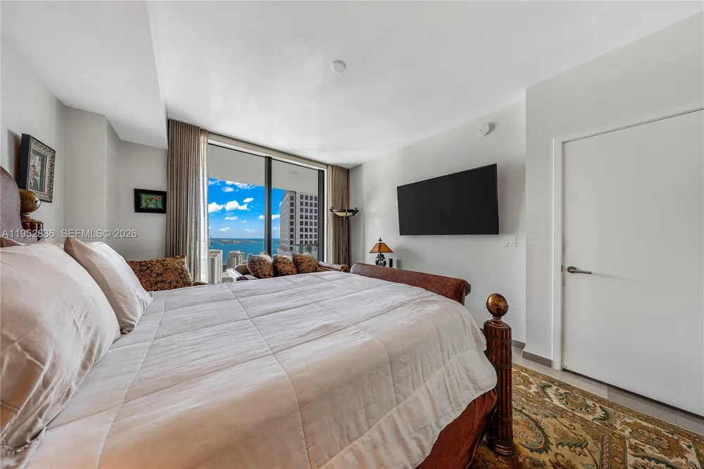 68 SE 6th St #3309 Miami, FL 33131