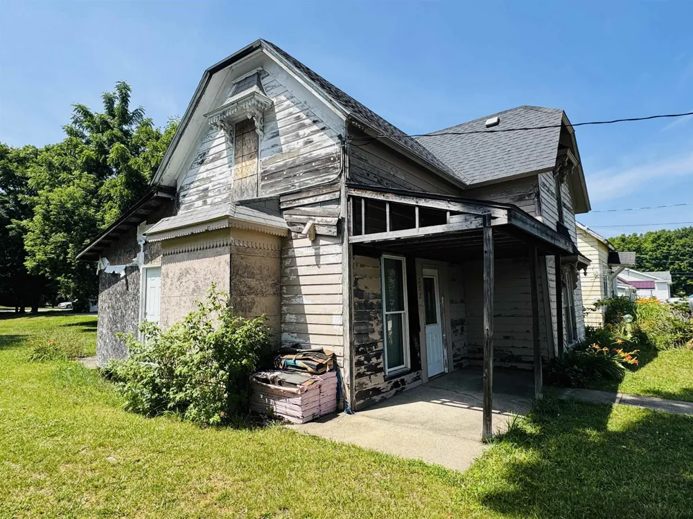 213 Pine Street Lake City City, MI 49651