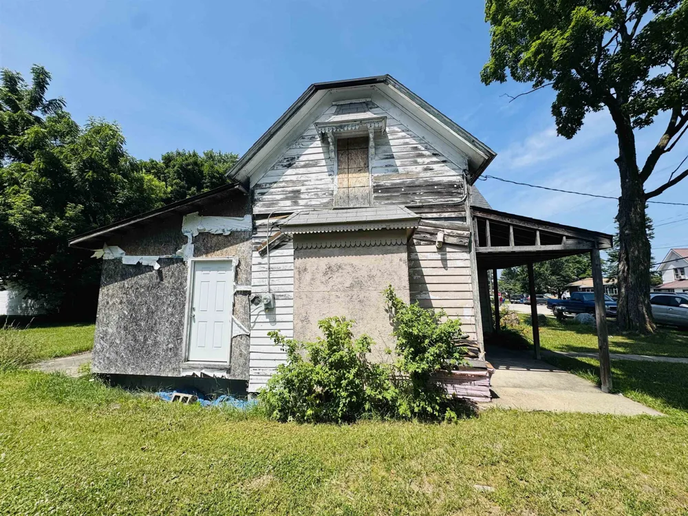 213 Pine Street Lake City City, MI 49651