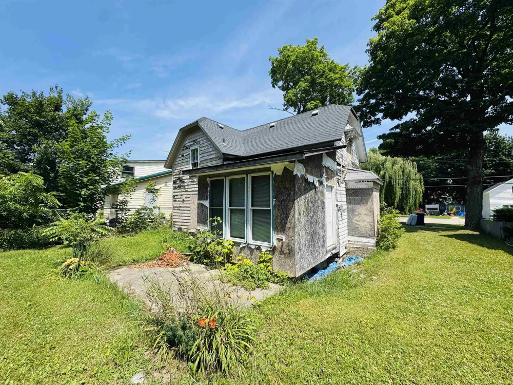 213 Pine Street Lake City City, MI 49651