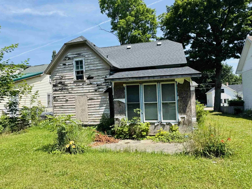 213 Pine Street Lake City City, MI 49651
