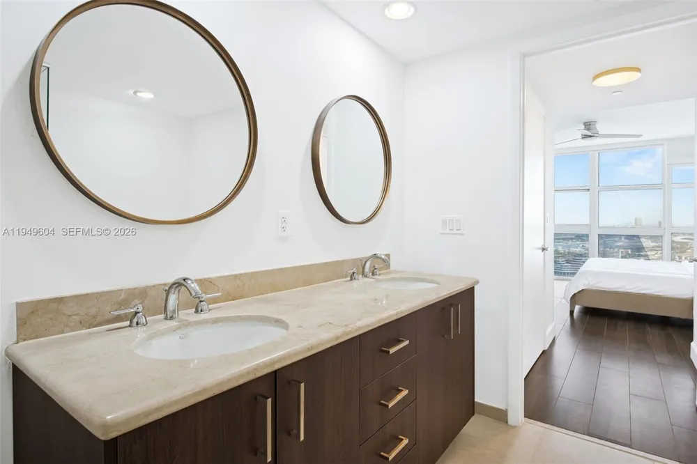 50 Biscayne Blvd #3904 Miami, FL 33132