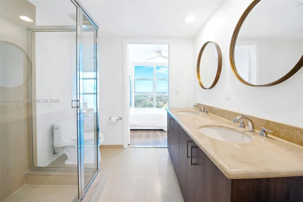 50 Biscayne Blvd #3904 Miami, FL 33132