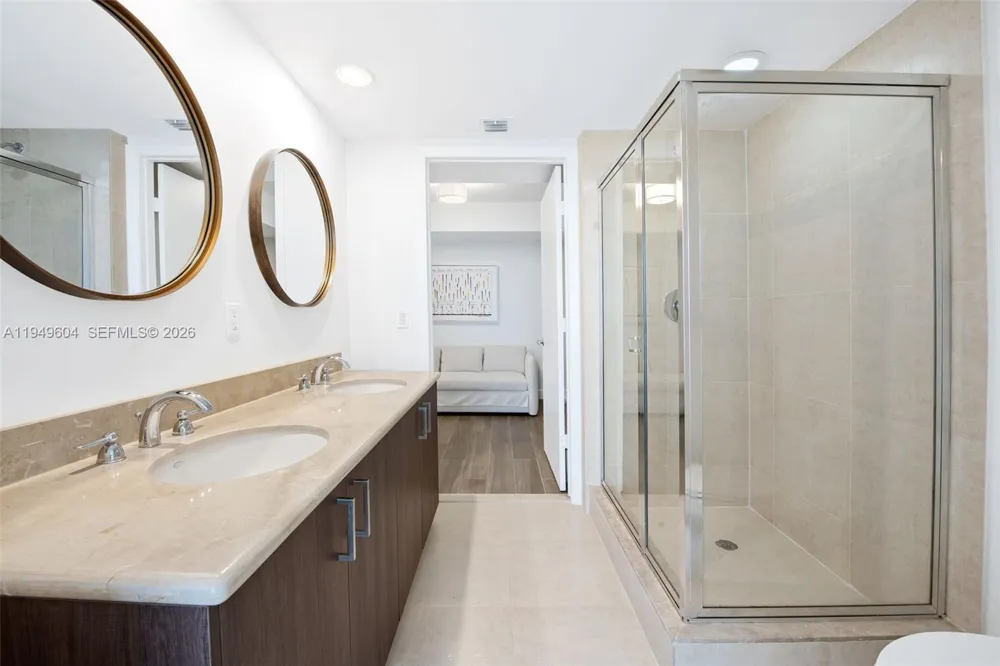 50 Biscayne Blvd #3904 Miami, FL 33132