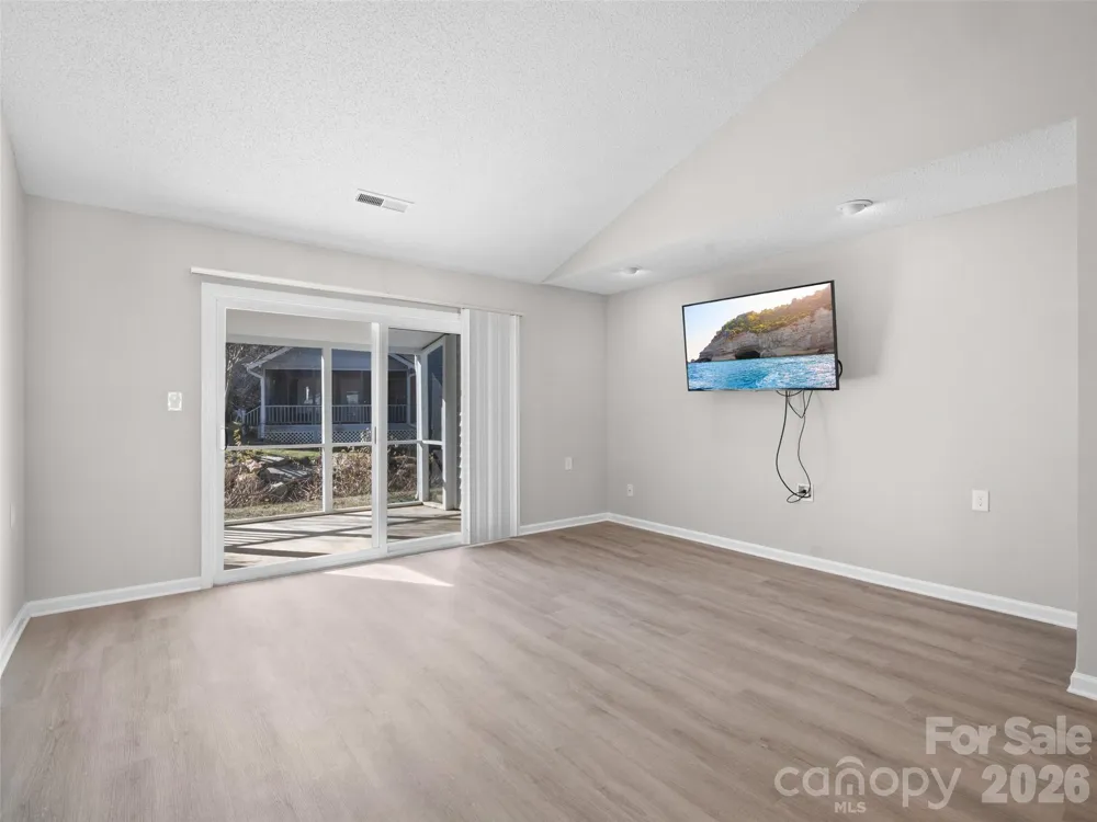 102 Llama Way Black Mountain, NC 28711